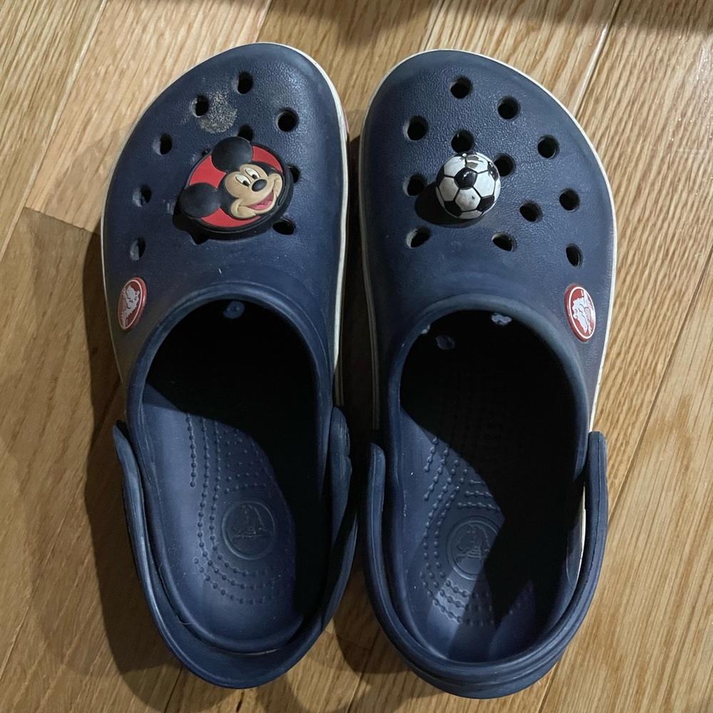 Kid crocs